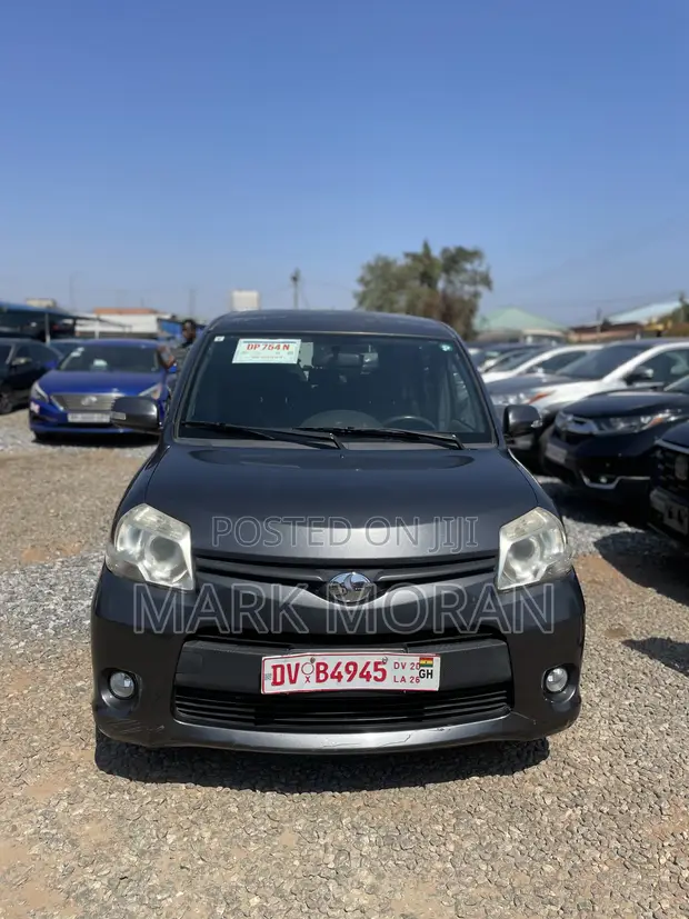 Toyota Sienta 2011 Gray - 1