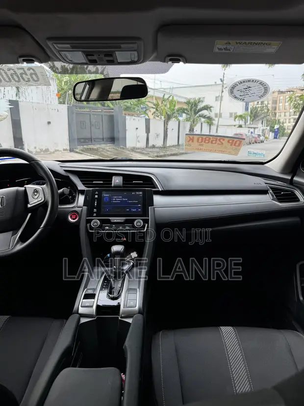 Honda Civic 2018 White - 1