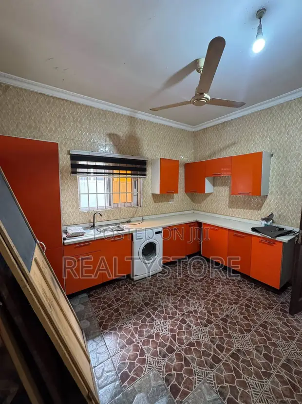 2 Bedroom House for Rent in Achimota Mile 7, Accra - 1
