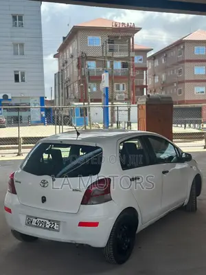 Toyota Yaris 2010 White