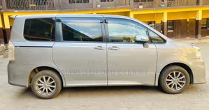 Toyota Voxy 2013 Silver