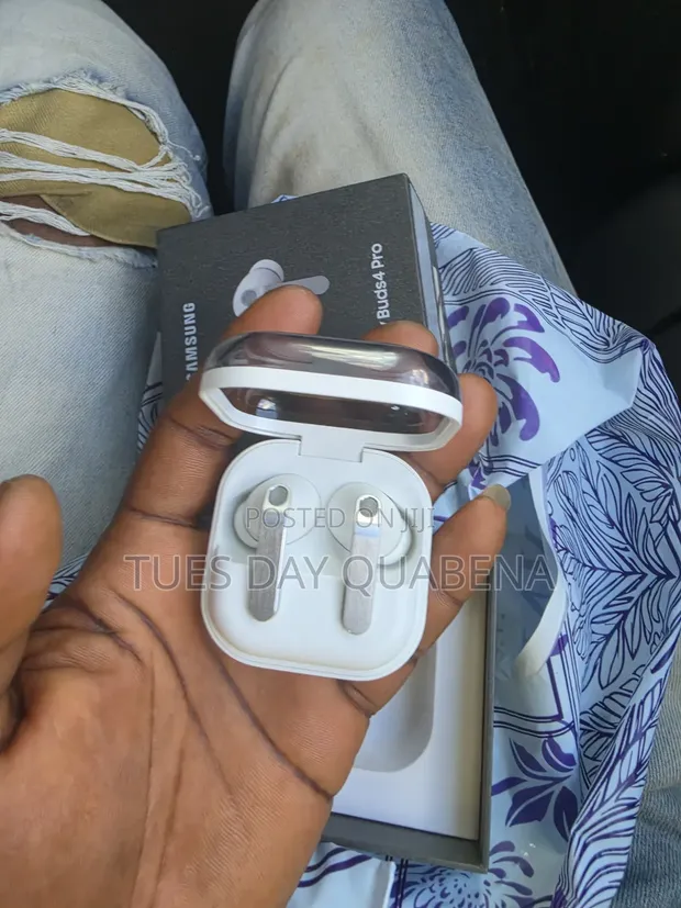 Samsung Galaxy Buds 4 Pro (White) - 1
