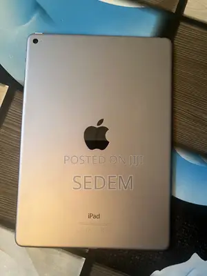 Apple iPad 2 Wi-Fi 64GB Gray