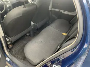 Toyota Yaris Base Sedan 2010 Blue