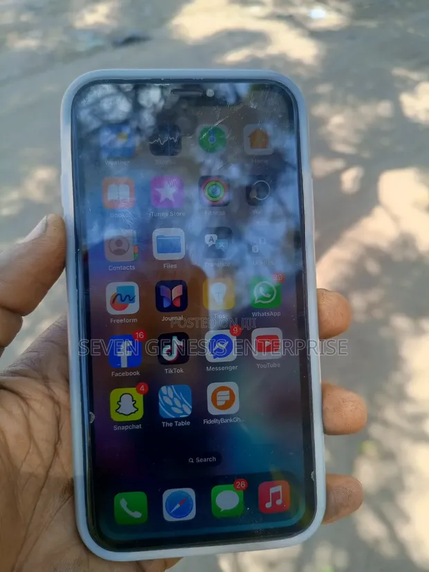 Apple iPhone XR 128GB Black - 1