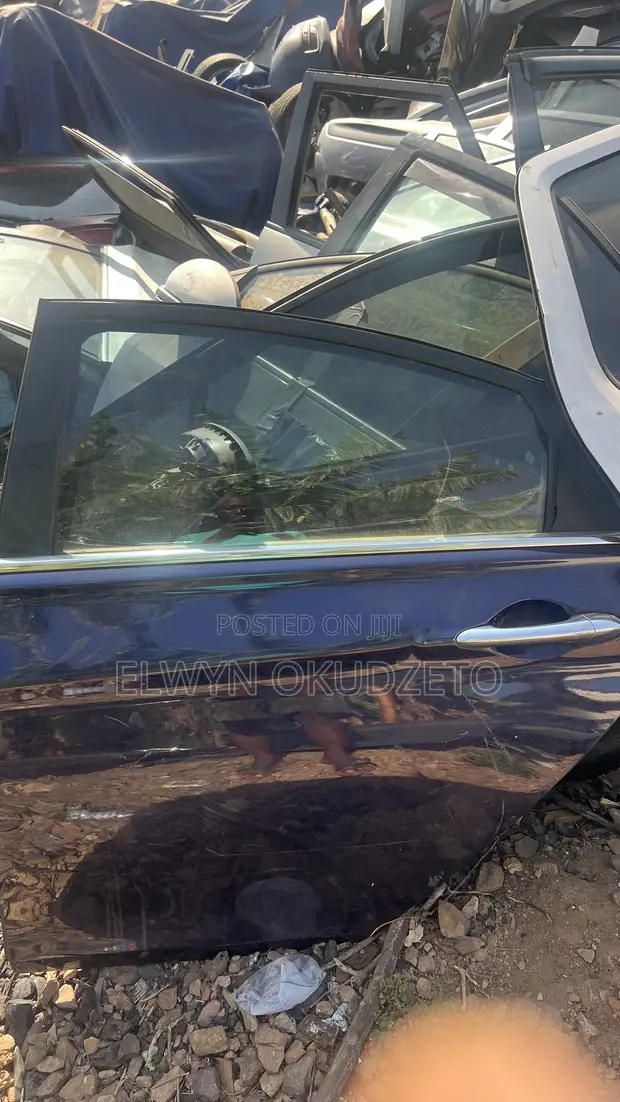 2017 Hyundai Elantra Doors and Boot - 1