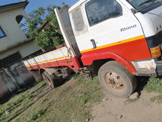 Kia Rhino Truck 2012 White - 1