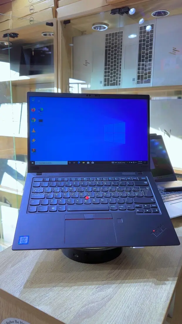 Lenovo ThinkPad X1 Carbon Laptop - Core i7, 16GB RAM, 256GB SSD - 1