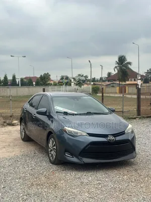 2018 Toyota Corolla XLE Sedan