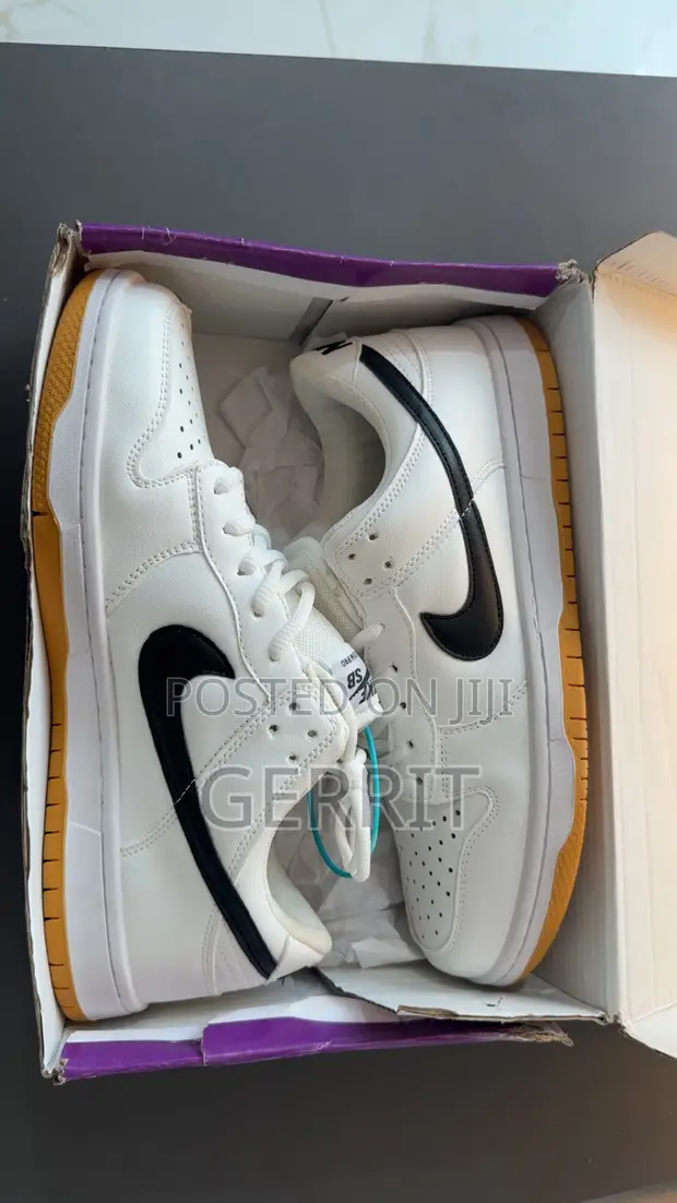 Brand New Nike Sneakers - Unisex - 1