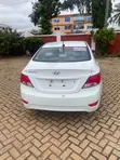 Hyundai Accent SE Sedan 2016 White - 2