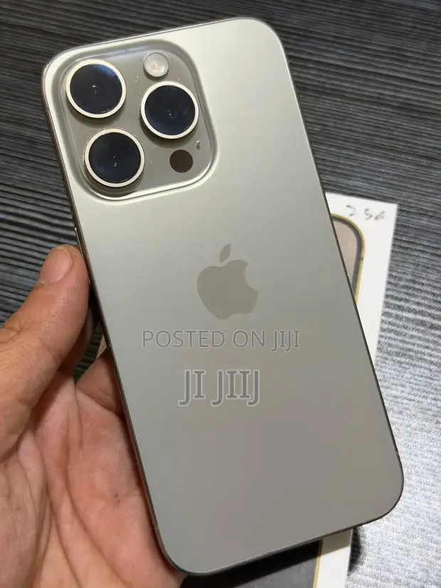 Apple iPhone 15 Pro Max 256GB Gray - 1