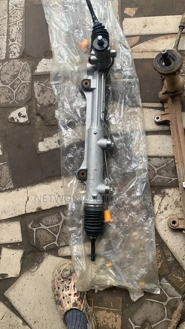 Toyota Hilux Steering Rack - 1