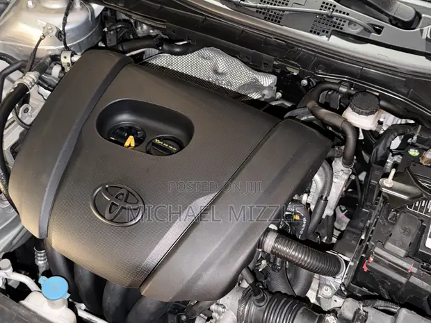 Toyota Yaris L Sedan 2019 Silver - 1