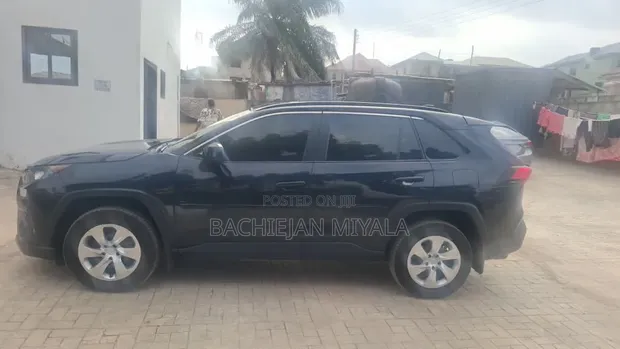 2020 Toyota RAV4 LE AWD - Chauffeur Service - 1