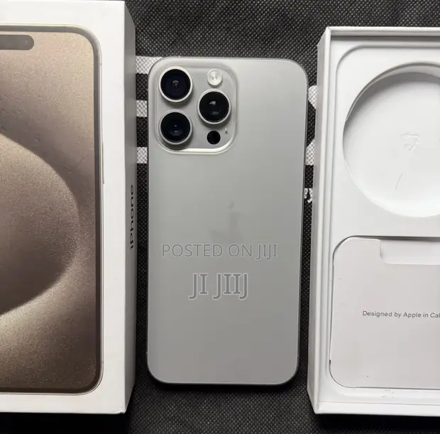 Apple iPhone 15 Pro Max 256GB Gray - 1