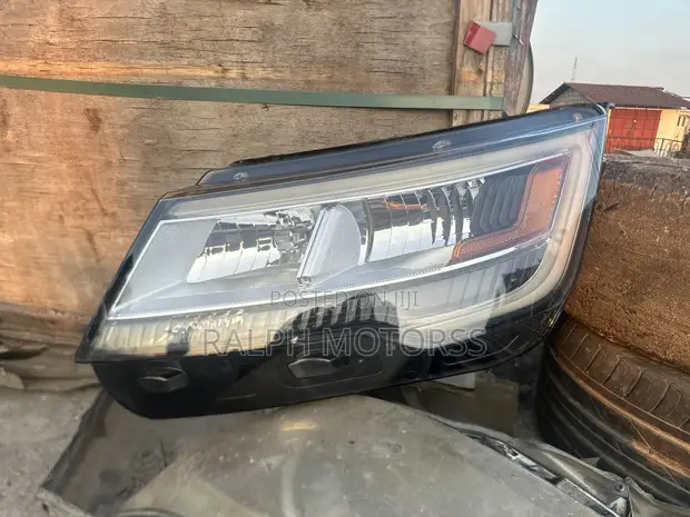 Ford Explorer 2018 Headlight - 1