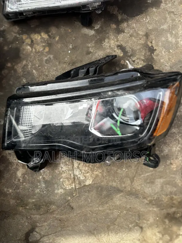 Jeep Grand Cherokee 2017-2020 Headlight Pair - 1