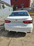 2018 Toyota Camry SE FWD (2.5L) - White - 5