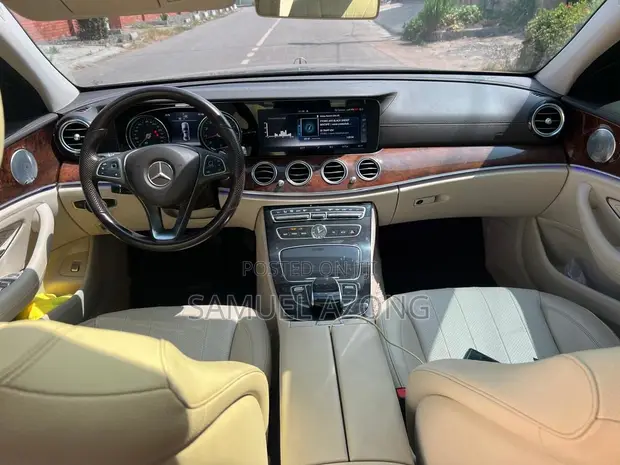 Mercedes-Benz E300 4Matic AWD Sedan 2017 Black - 1