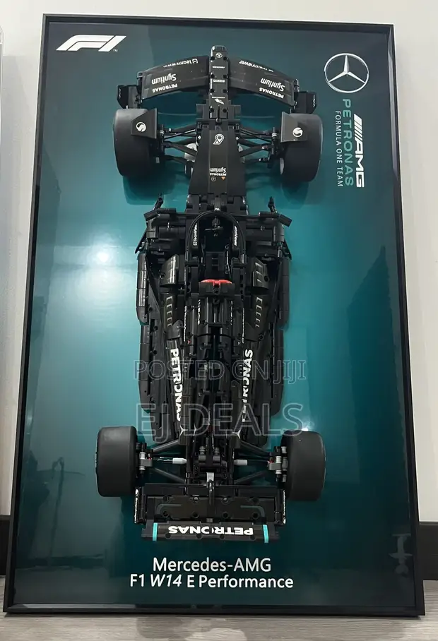 LEGO Mercedes-AMG F1 with Wall Display - 1