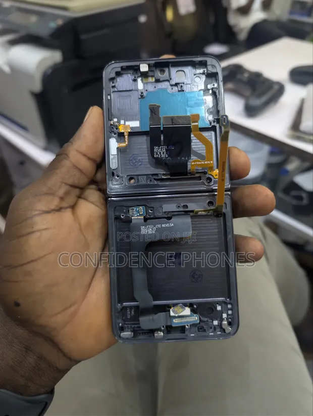 Samsung Galaxy Flip 4 Screen - 1