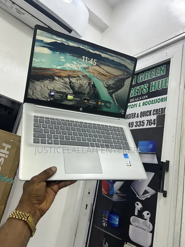 HP 17-3000 Laptop: 12GB RAM, 512GB SSD, Intel Core i5 - 1