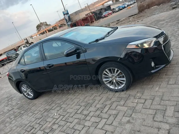 Toyota Corolla 2016 Black - 1