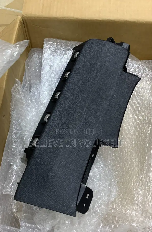 Honda Civic Driver Side Kneel Airbag (2022-2025) - 1