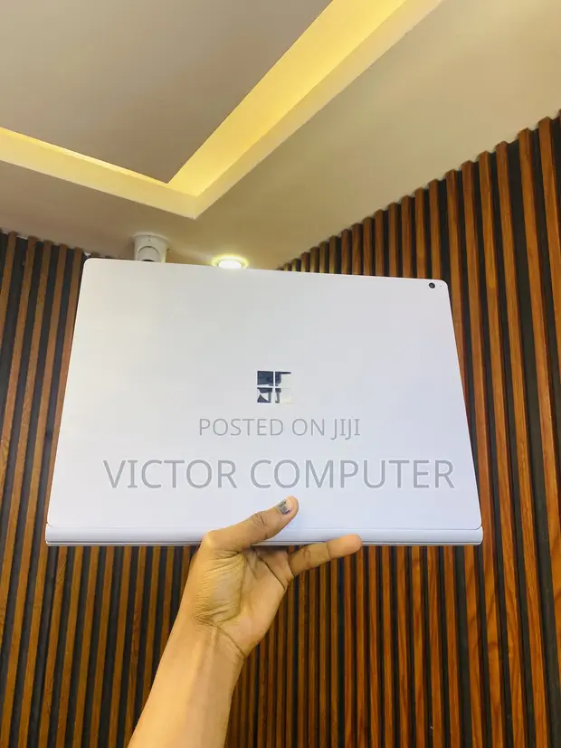 Microsoft Surface Book 2 Laptop - 15.5" Intel Core i7, 8GB RAM, 256GB SSD - 1