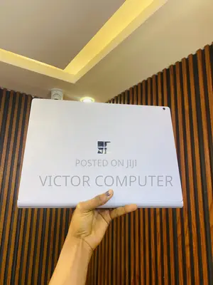 Microsoft Surface Book 2 Laptop - 15.5" Intel Core i7, 8GB RAM, 256GB SSD