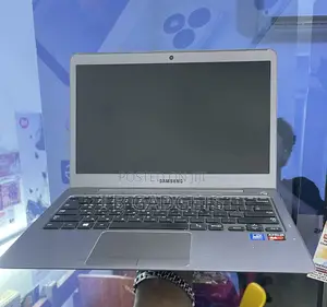 Samsung NP535U3C Laptop 8GB RAM AMD A4 320GB HDD+SSD