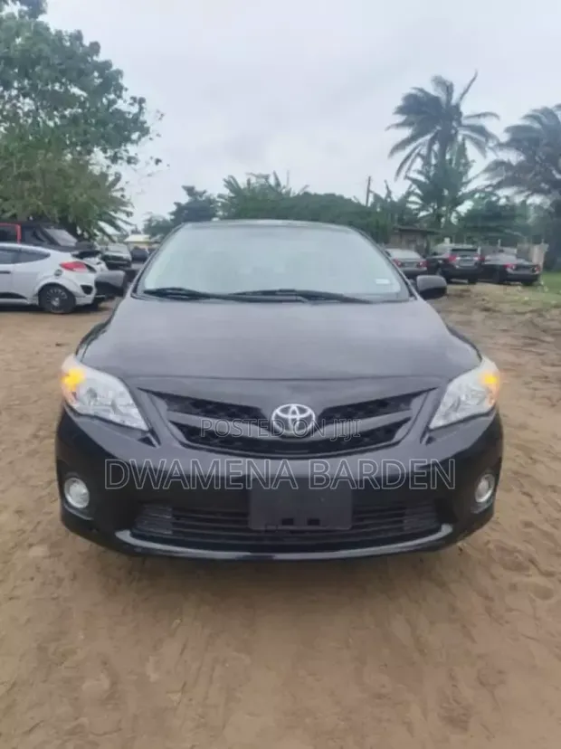 Toyota Corolla 2012 Black - 1