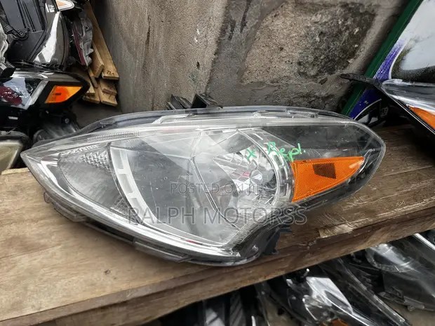 Nissan Versa Headlight Pair (2015-2019) - 1