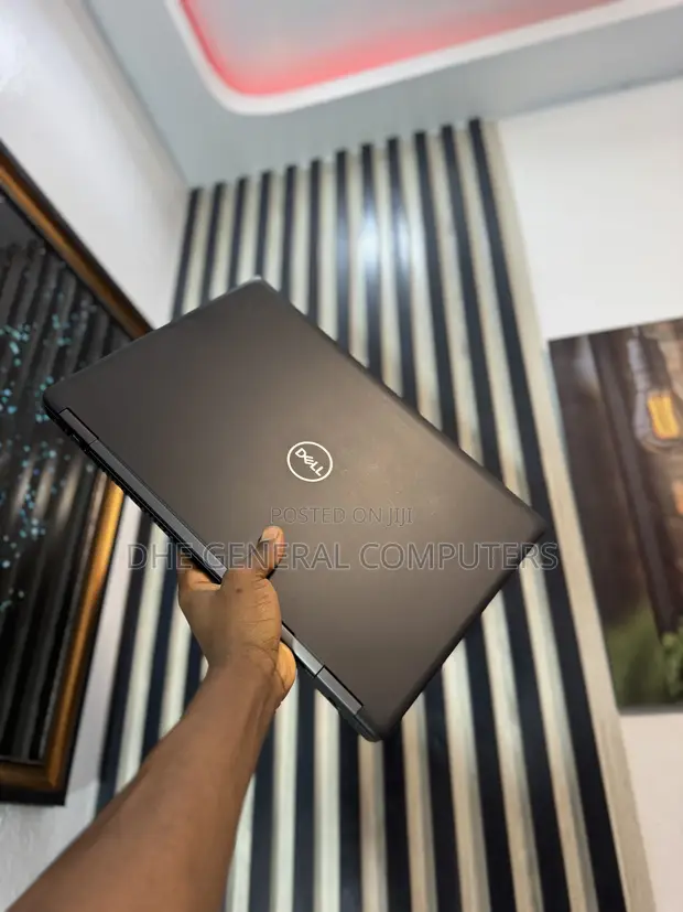 Dell Latitude E5570 Laptop: Intel Core i5, 8GB RAM, 256GB SSD - 1