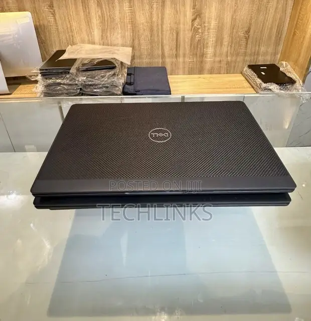 Dell Latitude 7420 Laptop - Core i7, 16GB RAM, 256GB SSD - 1