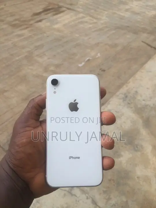 Apple iPhone XR 64GB White - 1