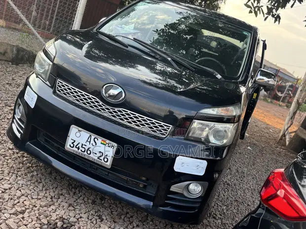 Toyota Voxy V 4WD 7-Seater 2010 Black - 1