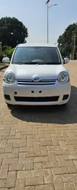 Toyota Sienta 1.5 FWD 2012 White - 1