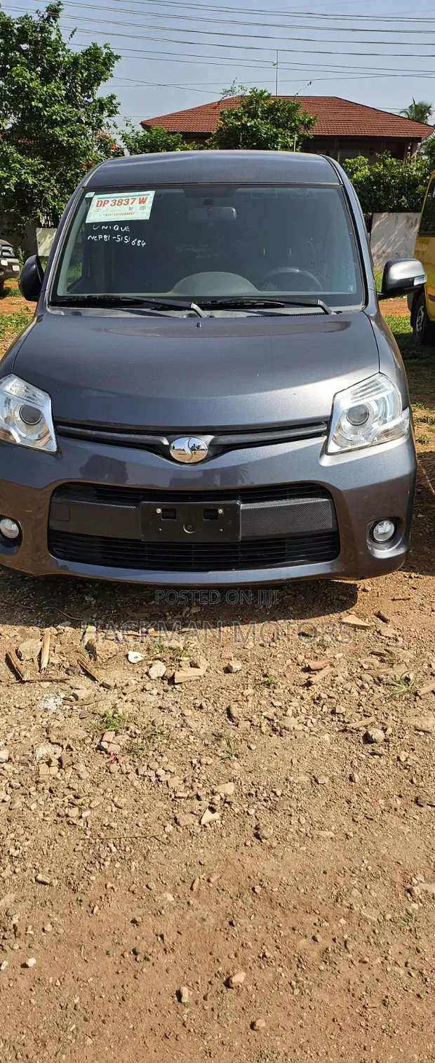 Toyota Sienta 2013 Gray - 1