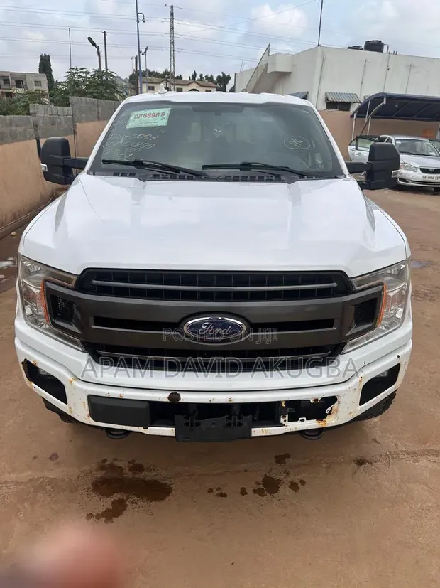 Ford B700 Bus 2018 White - 1