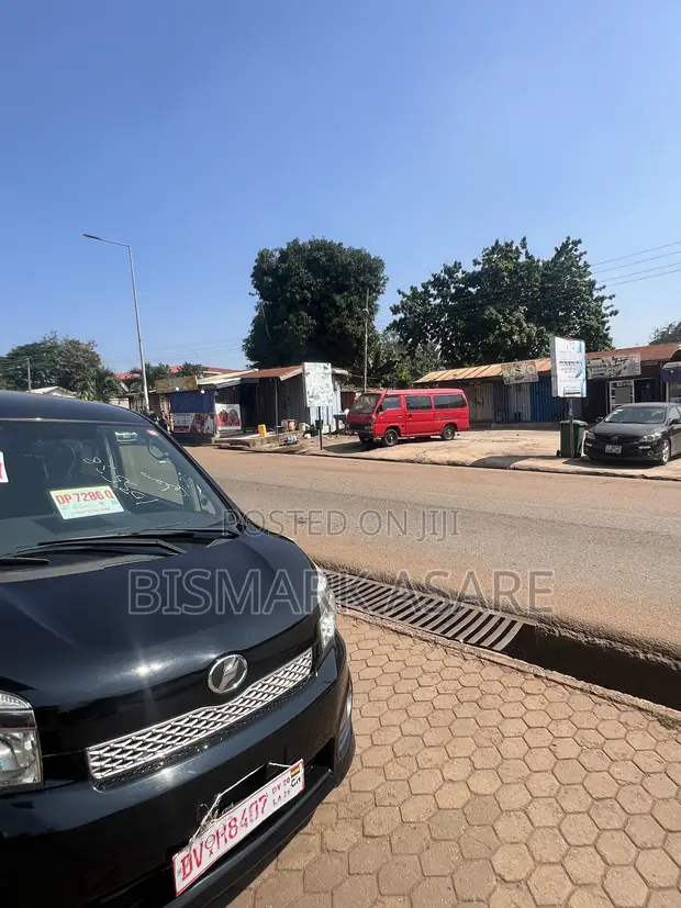 Toyota Voxy 2013 Black - 1