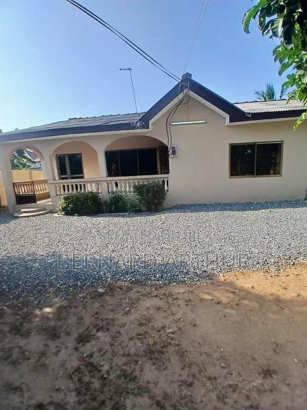 4 Bedroom House for Rent in Amasaman, Bernard Agency - 1
