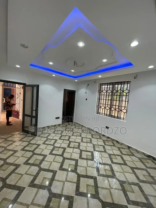1 Bedroom Room & Parlour for Rent, Comm 1 Lakeside Estate - 1