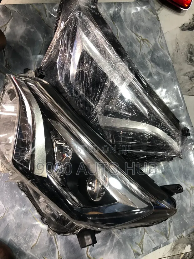Toyota RAV4 2016-2018 Headlight - Premium OEM Foreign Used - 1