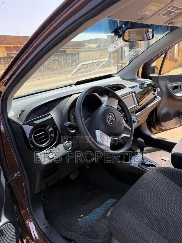 2014 Toyota Vitz Brown - 1