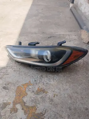 2017-2018 Hyundai Elantra Headlight (Left Side)
