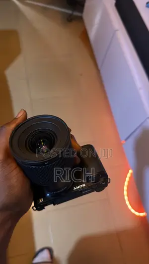 Sigma 16mm f/1.4 DC DN Contemporary Lens for Sony E-Mount