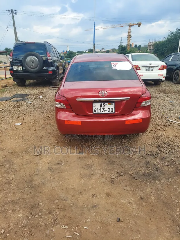 Toyota Yaris 2010 Red - 1