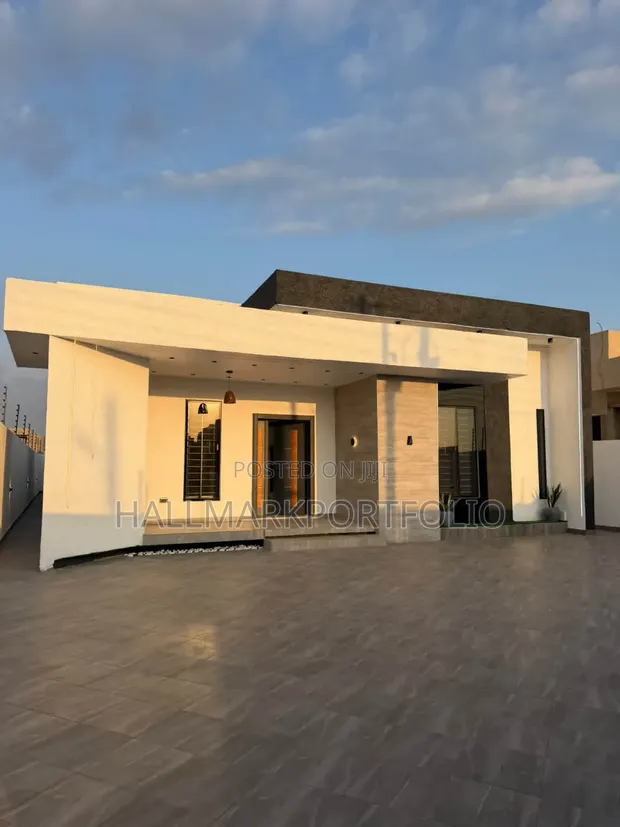 4 Bedroom House for Sale in Lakeside Estate - 1